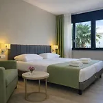 Nessi Hotel 3*