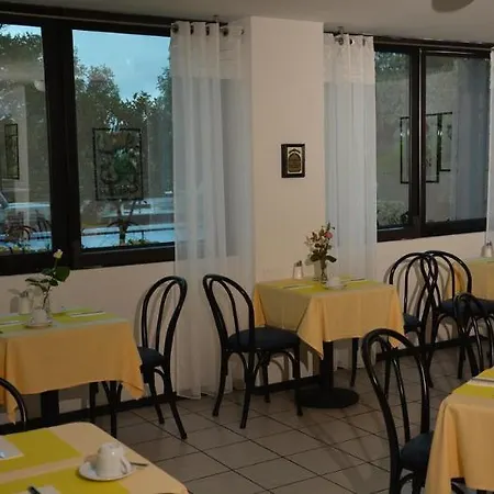 Nessi Hotel 3*