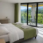 Nessi Hotel 3*